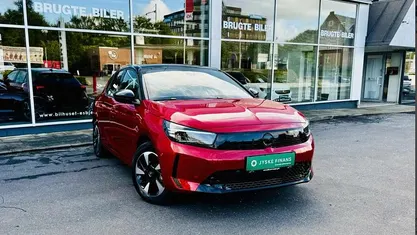 Rødmetal Brugt 2024 Opel Corsa-e Hatchback | 163.500 kr. (Lidt for dyr)