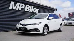 Hvid Brugt 2017 Toyota Auris Hybrid Comfort Stationcar | 114.800 kr. (Fair pris)