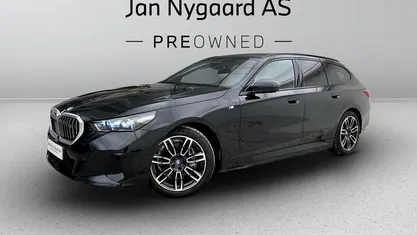 Sortmetal Brugt 2025 BMW i5 M Sport Stationcar | 519.000 kr. (Super pris)