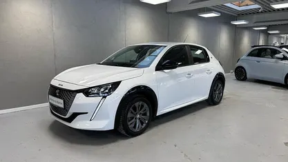 Brugt Peugeot e-208 Active 100 kW (136 HK) 2022 Hvid Hatchback