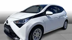 068 white Brugt 2020 Toyota Aygo x-press Hatchback | 99.995 kr. (Fair pris)