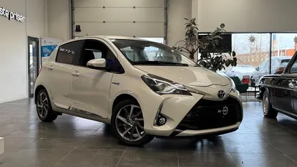 Brugt Toyota Yaris Hybrid H3 100 HK (73 kW) 2017 Perlemorshvid Hatchback