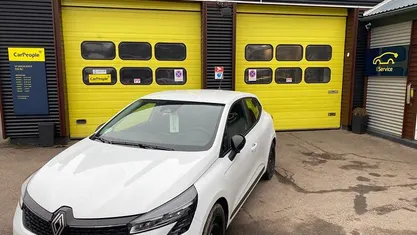 Hvid Brugt 2024 Renault Clio V Evolution Hatchback | 169.990 kr. (Fair pris)