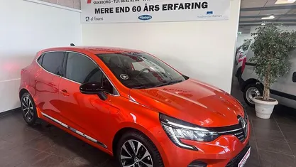 Brugt Renault Clio V Techno 90 HK (66 kW) 2023 Orangemetal Hatchback
