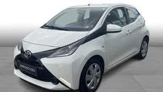 068 white Brugt 2016 Toyota Aygo X-play Hatchback | 62.900 kr. (Fair pris)