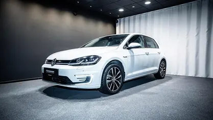 Farve: hvid Brugt 2020 VW e-Golf Comfortline Hatchback | 129.900 kr. (Fair pris)
