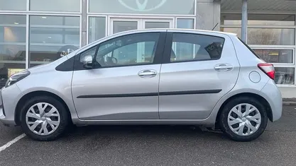 1f7 ultra silver Brugt 2018 Toyota Yaris T2 Hatchback | 99.900 kr. (Fair pris)