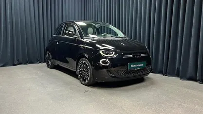 Sort Brugt 2023 Fiat 500e La Prima Hatchback | 164.900 kr. (Fair pris)