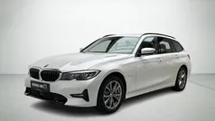 Hvidmetal Brugt 2021 BMW 330e Sport Line Stationcar | 313.900 kr. (Fair pris)