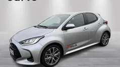 1l0 shimmering silver Ny 2024 Toyota Yaris Hybrid Executive Hatchback | 279.900 kr.