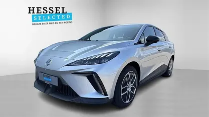 Brugt MG MG4 EV Luxury 150 kW (204 HK) 2024 Medal silver Hatchback