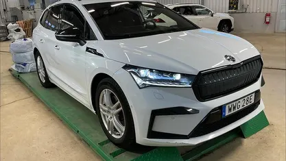 Hvid Brugt 2022 Skoda Enyaq iV SportLine SUV | 249.500 kr. (Fair pris)