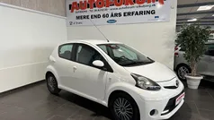 Hvid Brugt 2012 Toyota Aygo T2 Hatchback | 29.900 kr. (God pris)