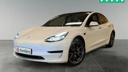 Hvid Brugt 2025 Tesla Model 3 Standard Range Sedan | 229.500 kr. (God pris)