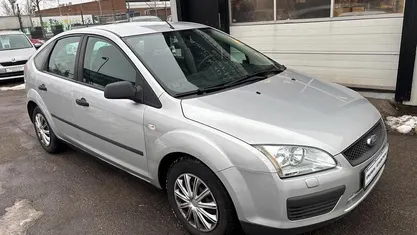 Brugt Ford Focus Trend 100 HK (73 kW) 2006 Sølvmetal Hatchback