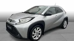 Shimmering silver Brugt 2022 Toyota Aygo Active Hatchback | 149.995 kr. (Fair pris)