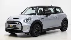 Farve: sølvmetal Brugt 2023 Mini Cooper SE Classic Hatchback | 154.900 kr. (God pris)