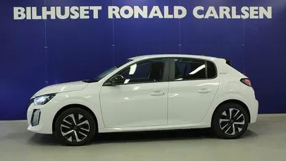 Hvid Brugt 2025 Peugeot e-208 Style Hatchback | 164.900 kr. (Fair pris)