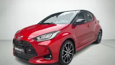 Rødmetal Brugt 2022 Toyota Yaris Sport Hatchback | 184.980 kr. (Super pris)