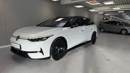 Glacierwhite/black Ny 2025 VW ID.7 Pro Stationcar | 469.900 kr. (Fair pris)