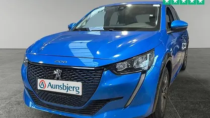 Blå met. Brugt 2021 Peugeot e-208 Active Hatchback | 124.500 kr. (Fair pris)