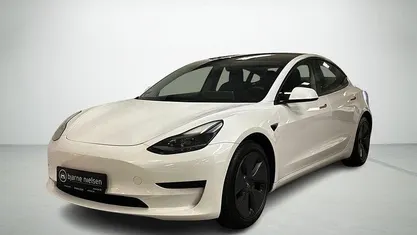 Hvid Brugt 2021 Tesla Model 3 Standard Range Sedan | 184.900 kr. (God pris)