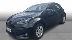 209 night sky black Brugt 2023 Toyota Yaris Hybrid Active Hatchback | 209.900 kr. (Fair pris)