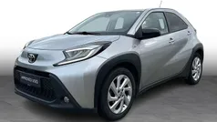 Shimmering silver Brugt 2022 Toyota Aygo X Active SUV | 134.995 kr. (Fair pris)