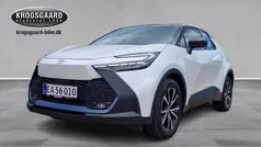 2vp platinum pearlwh/astral Brugt 2024 Toyota C-HR+ Style SUV | 349.900 kr. (Fair pris)