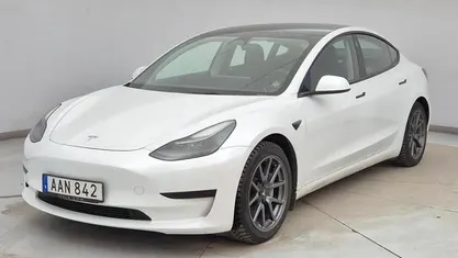 Hvid Brugt 2021 Tesla Model 3 Standard Range Sedan | 184.900 kr. (Fair pris)