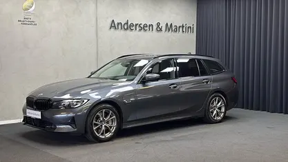 Grå Brugt 2021 BMW 330e Sport Line Stationcar | 274.800 kr. (God pris)
