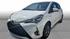Pure white Brugt 2017 Toyota Yaris Hybrid H2 Hatchback | 129.900 kr. (Fair pris)