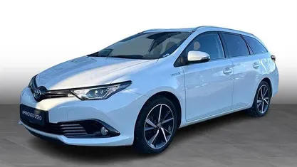 070 white pearl Brugt 2018 Toyota Auris Touring Sports H2 Stationcar | 154.995 kr. (Fair pris)