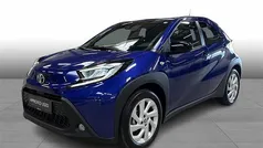 Blåmetal Brugt 2024 Toyota Aygo Active Hatchback | 144.900 kr. (Fair pris)