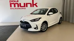 Hvid Brugt 2022 Toyota Yaris Hybrid Comfort Hatchback | 199.900 kr. (Fair pris)