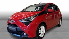 3p0 fire red Brugt 2021 Toyota Aygo x-press Hatchback | 104.995 kr. (Fair pris)