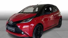 Rød/sort Brugt 2017 Toyota Aygo X-cite Hatchback | 64.900 kr. (Fair pris)