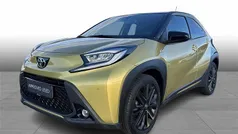 Guldmetal Brugt 2023 Toyota Aygo X Design SUV | 174.900 kr. (Fair pris)