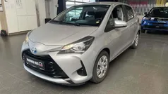 Sølvmetal Brugt 2017 Toyota Yaris Hybrid H2 Hatchback | 114.980 kr. (Fair pris)