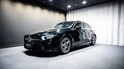 Farve: sortmetal Brugt 2022 Mercedes A200 AMG line | 299.900 kr. (Lidt for dyr)