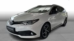 Hvidmetal med sort tag Brugt 2018 Toyota Auris Touring Sports Stationcar | 139.900 kr. (Fair pris)