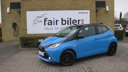 Blå Brugt 2016 Toyota Aygo X-play Hatchback | 37.900 kr. (God pris)