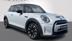 Farve ……………………………………………………………………. white silver med sort tag Brugt 2021 Mini Cooper SE Hatchback | 159.900 kr. (Fair pris)