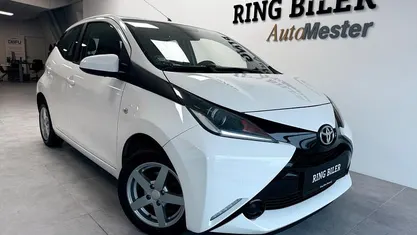 Hvid Brugt 2015 Toyota Aygo x-press Hatchback | 54.800 kr. (Fair pris)