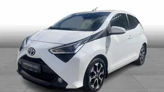 040 pure white Brugt 2021 Toyota Aygo x-press Hatchback | 104.900 kr. (God pris)