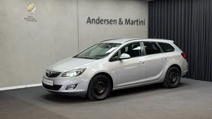 Brugt Opel Astra Enjoy 125 HK (91 kW) 2012 Sovereign silver, metallic Stationcar