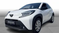 Hvid Brugt 2024 Toyota Aygo Active Hatchback | 144.900 kr. (Fair pris)
