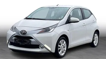 Brugt Toyota Aygo X-pure 69 HK (50 kW) 2016 Hvid Hatchback