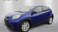 Juniper blue Ny 2025 Toyota Aygo Active Hatchback | 164.980 kr. (Fair pris)