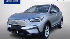 Sølv Ny 2025 MG ZS Comfort Sedan | 174.700 kr. (Fair pris)